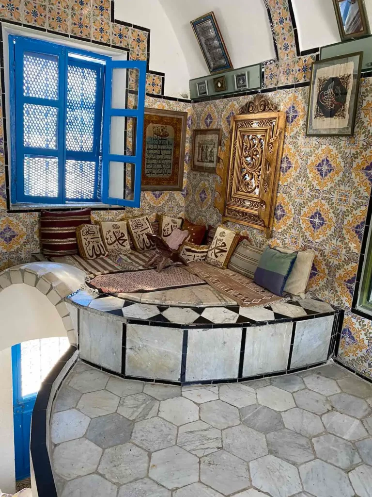 Sidi Bou Said tour blue white village Tunisia